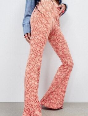Zara • Pink Daisy Checkered Flare Stretch Pants